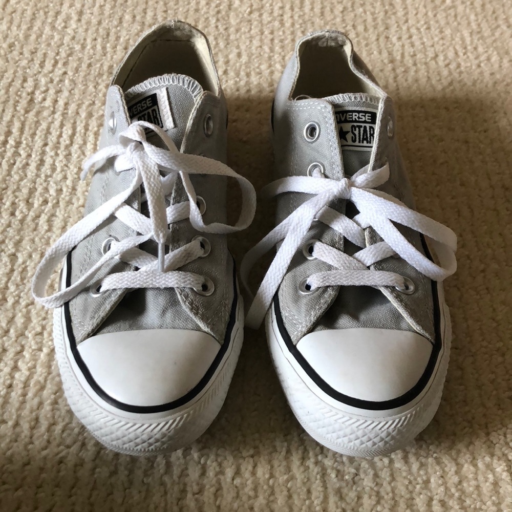 Gray low top converse